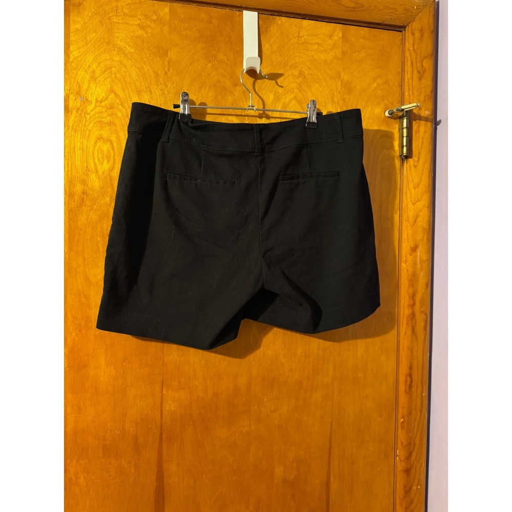 Isaac Mizrahi New York Black Shorts Women's Size 12 Career Casual